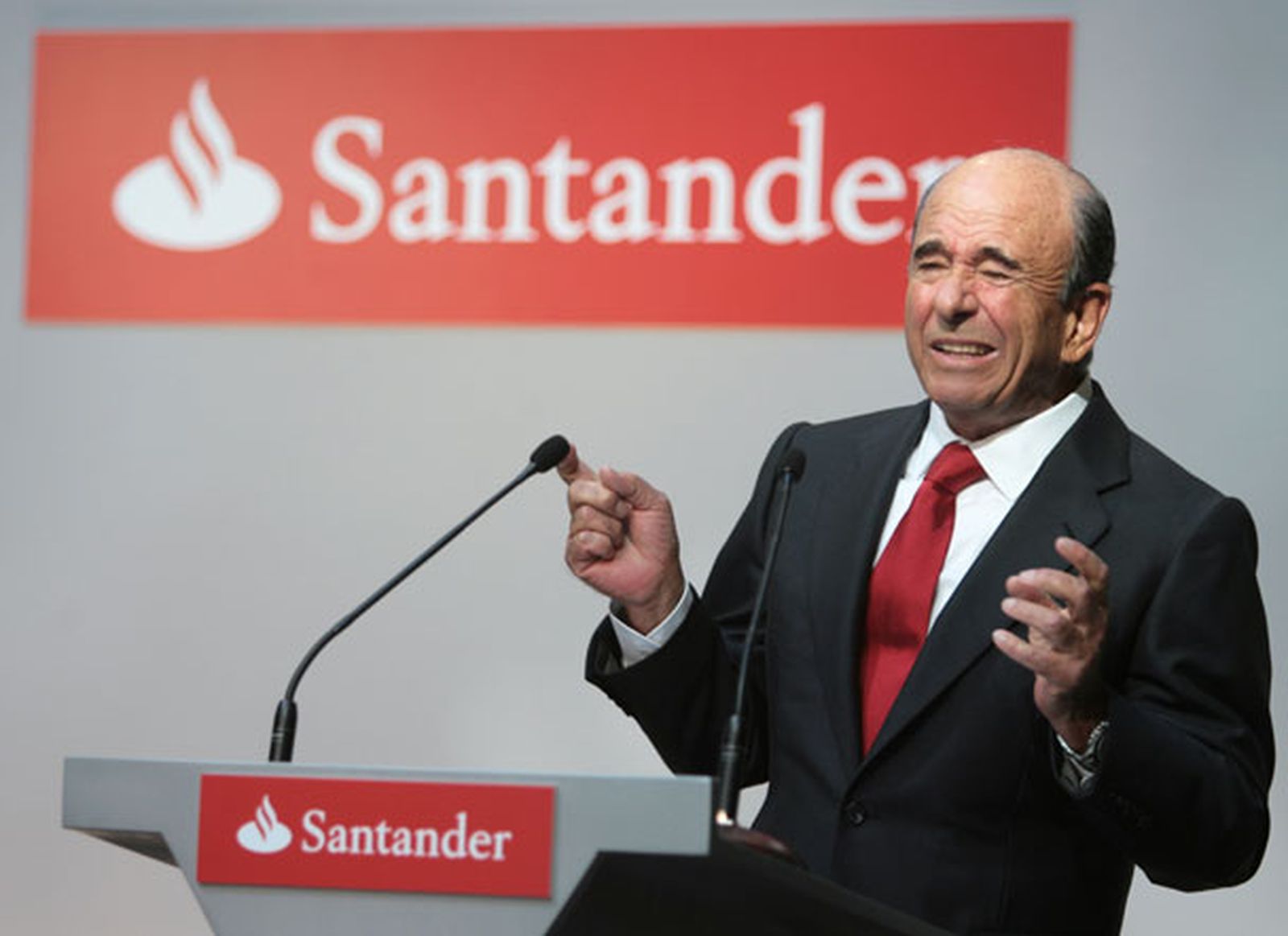 Botín insta a las cajas de ahorros a ahondar en su reestructuración