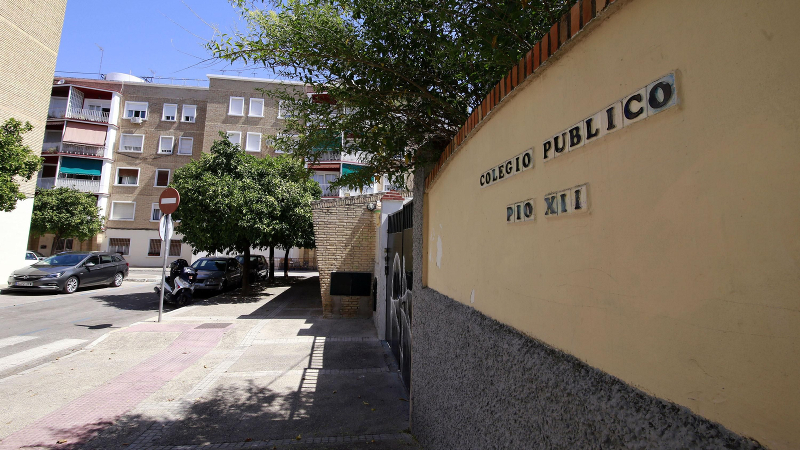 Uno de los accesos al CEIP Pío XII.