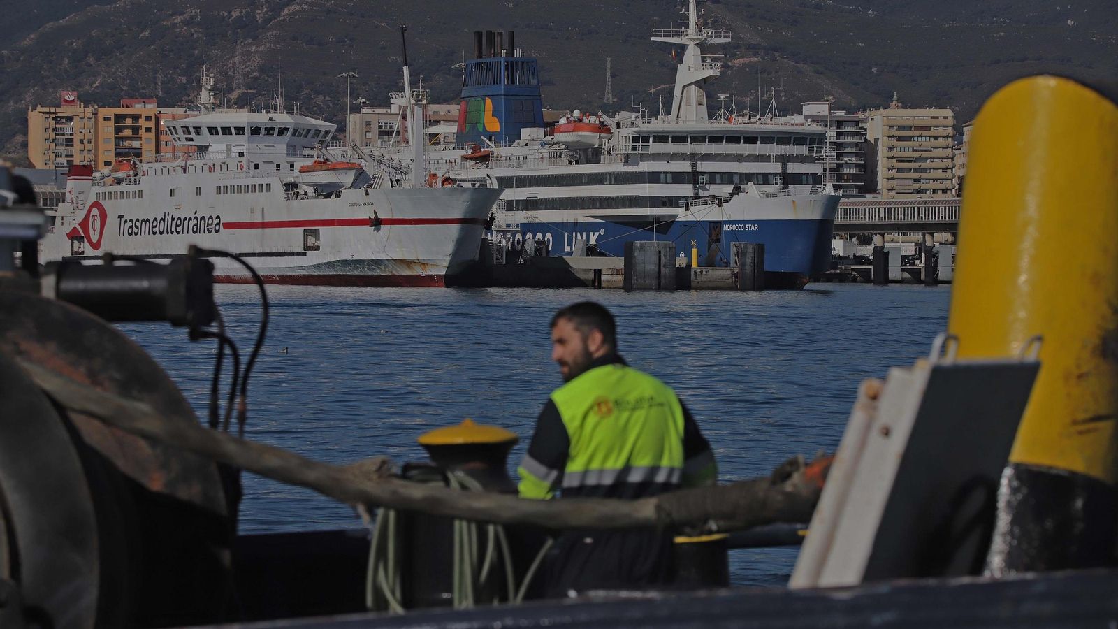 Los atraques de Ceuta, vistos desde el Dique Norte.
