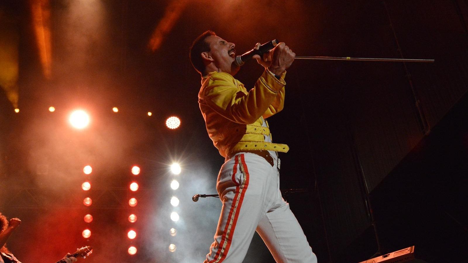 El vestuario es una fiel recreación del concierto más recordado de la banda.