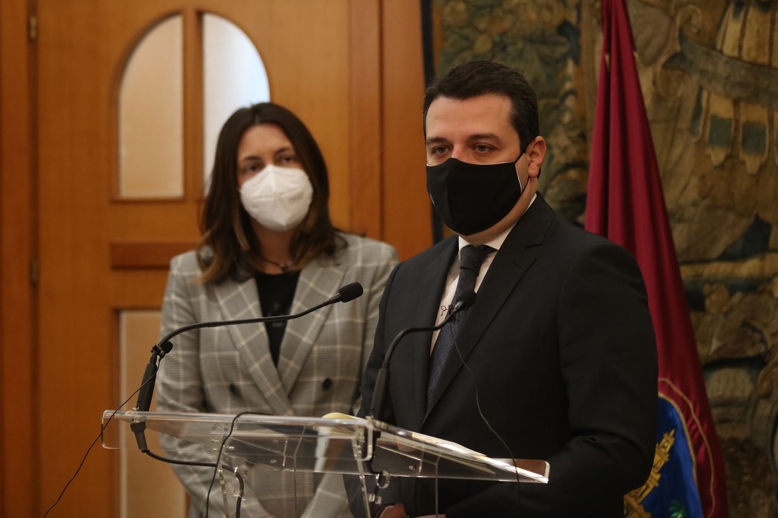 Bellido informa de los datos del coronavirus durante una comparecencia junto a la secretaria general del PP andaluz, Loles López.