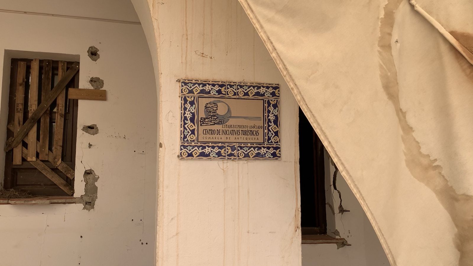 Instalaciones del camping en estado de abandono.