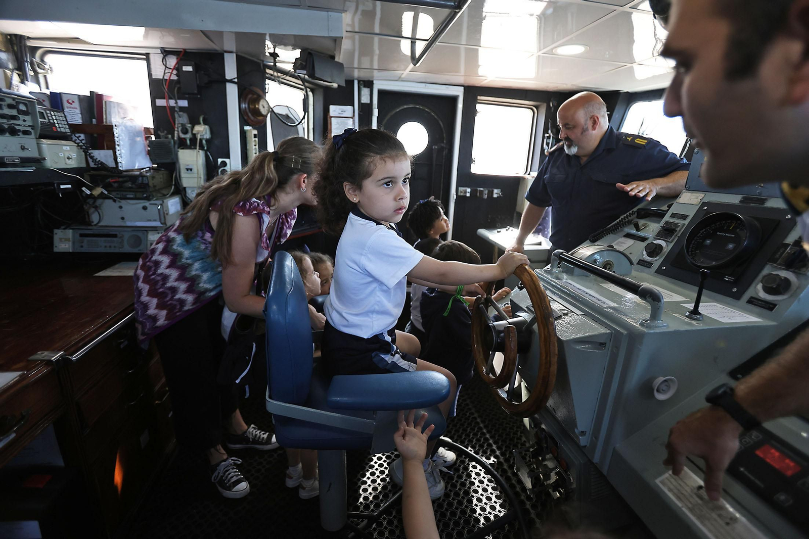 Imágenes de las visitas al patrullero de la Armada Española Medas p-26