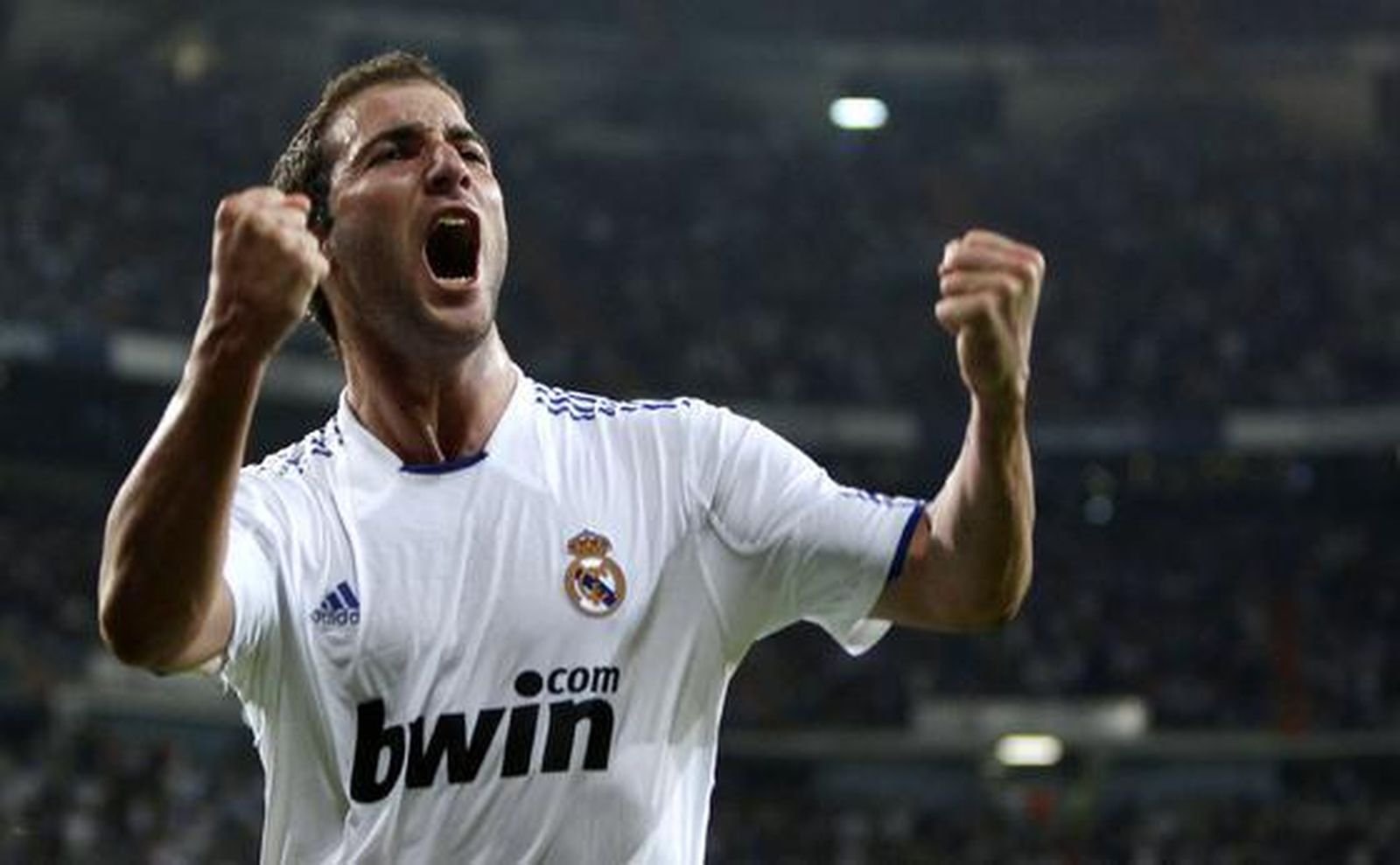 Higuaín celebra el segundo gol blanco. / Reuters