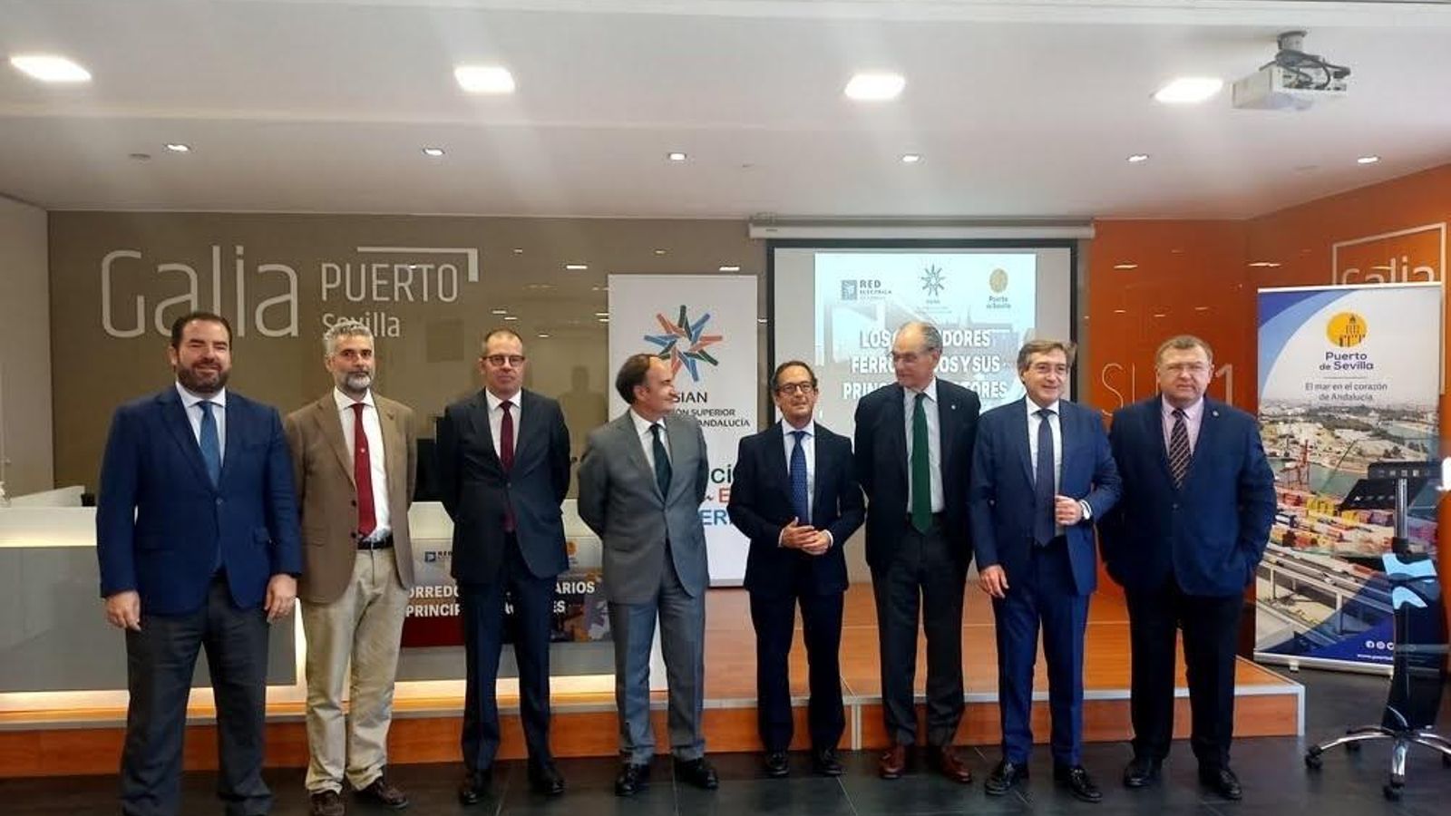 Participantes en la jornada sobre corredores ferroviarios.