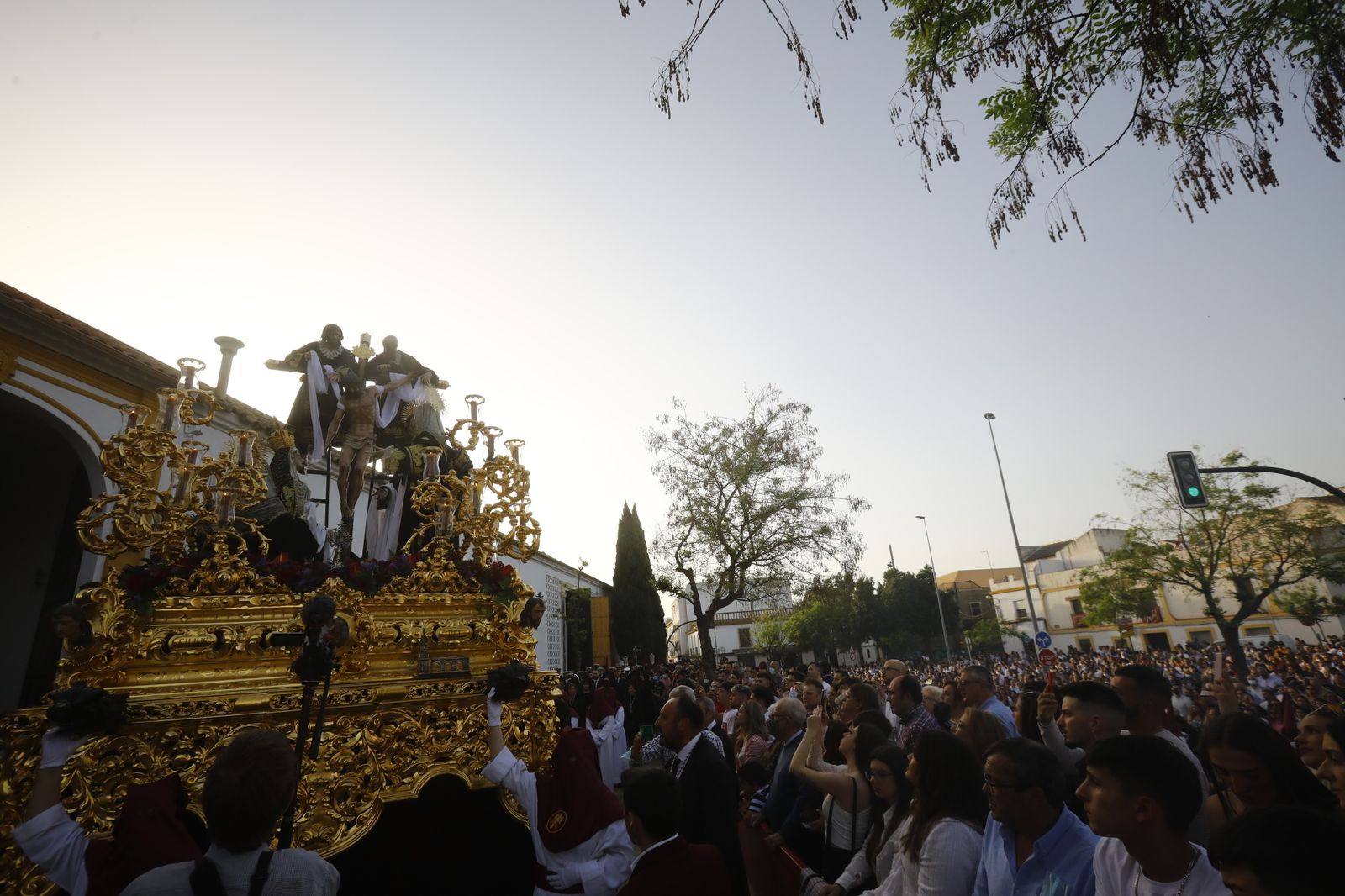 Viernes Santo en Córdoba: la procesión del Descendimiento, en imágenes
