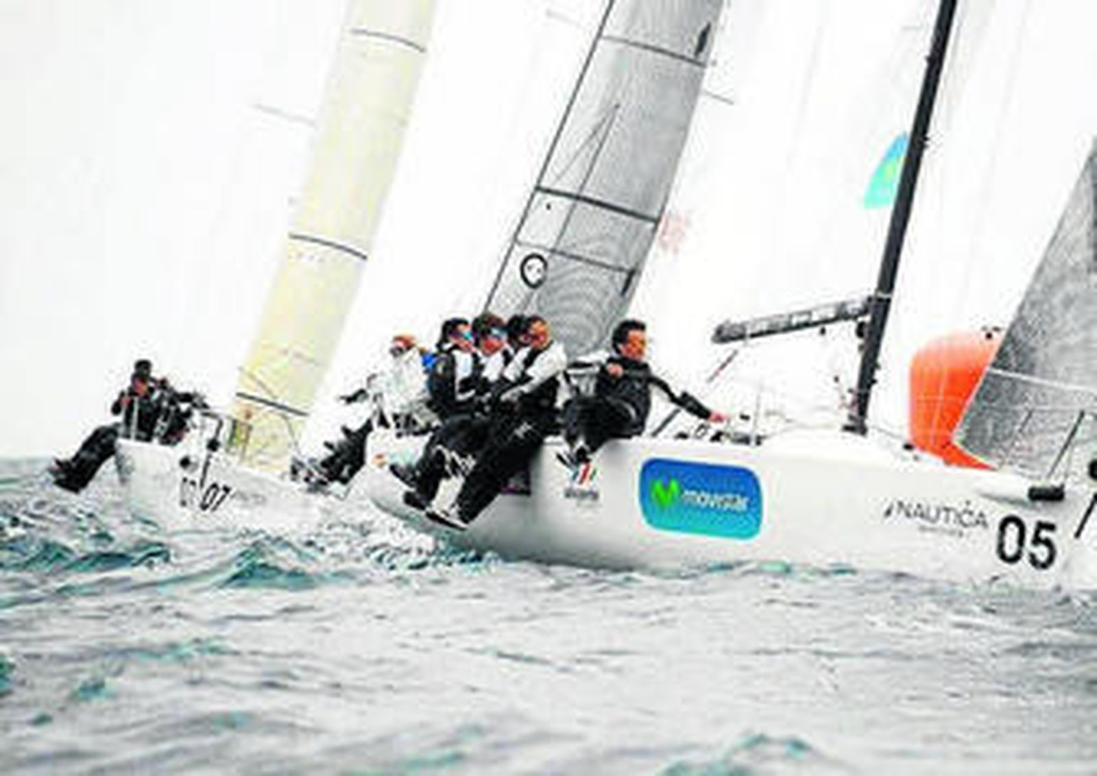 Terrades, a la proa, en una de las regatas del Campeonato de Cataluña.