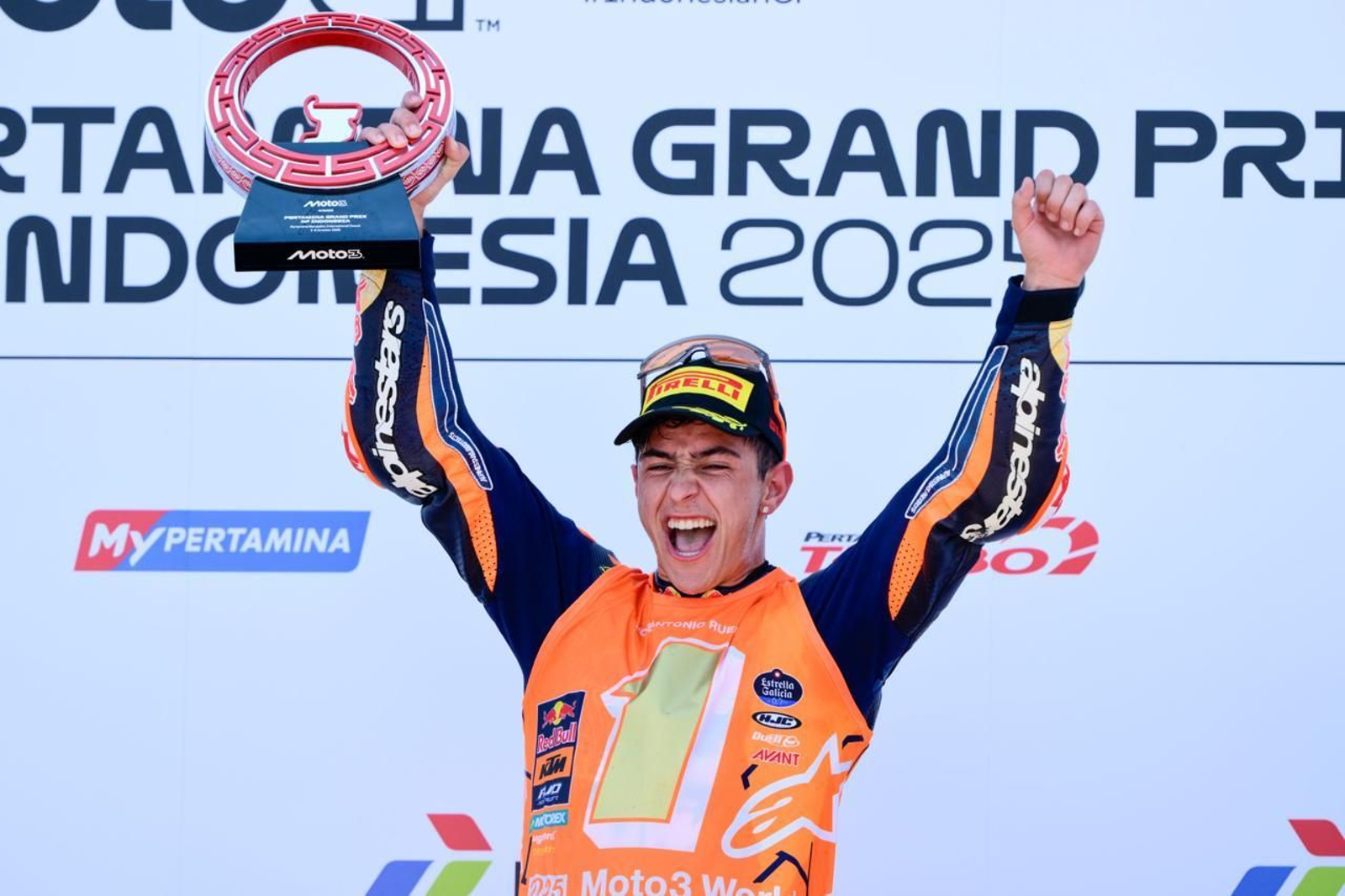 José Antonio Rueda celebra eufórico el Mundial conquistado en Indonesia.