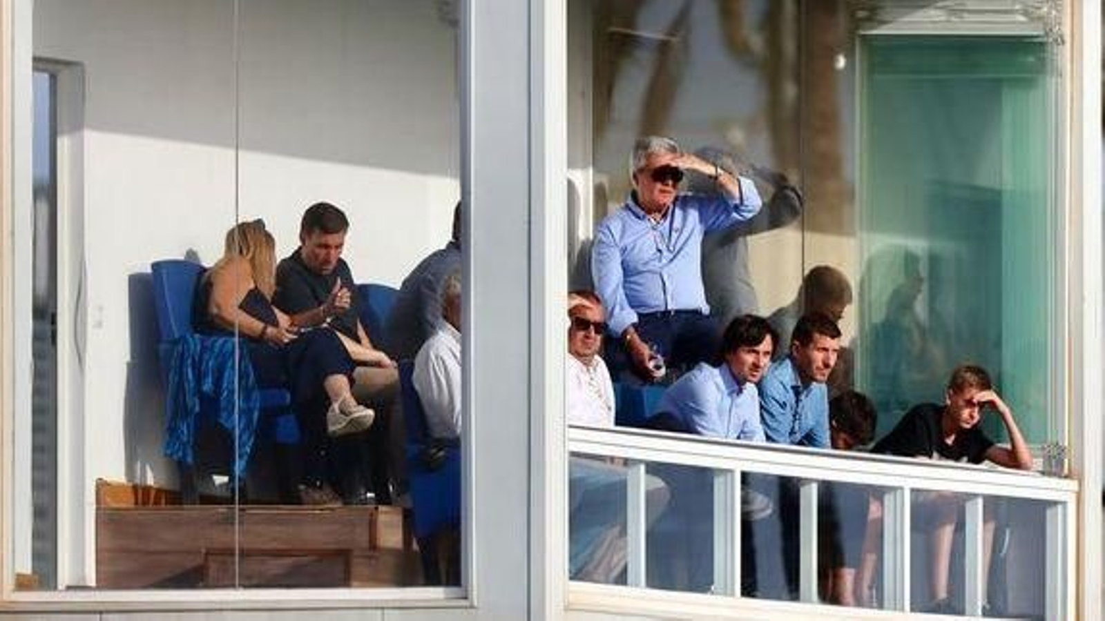 Ibán Andrés, junto a Javi Gracia viendo el Atlético Malagueño-Almería B de playoff.