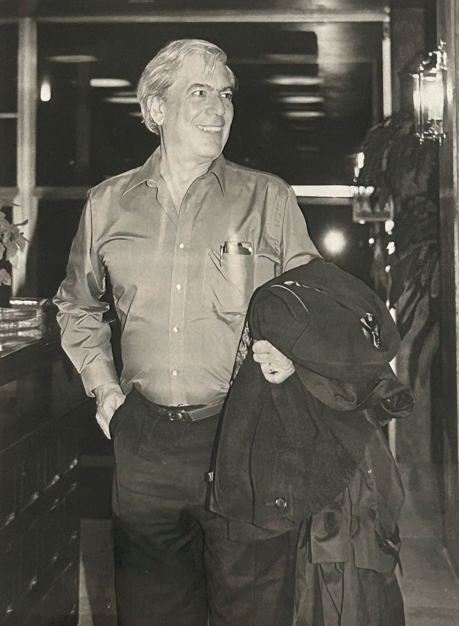 Las mejores imágenes del paso de Mario Vargas Llosa por Huelva en 1995, cuando fue presidente del jurado del Festival de Cine Iberoamericano