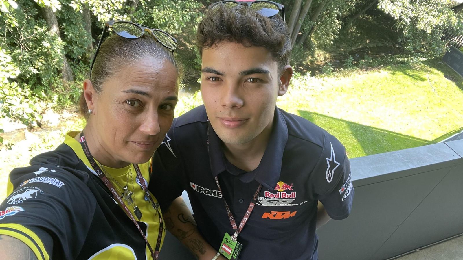 La madre y el hermano de Hugo Millán.