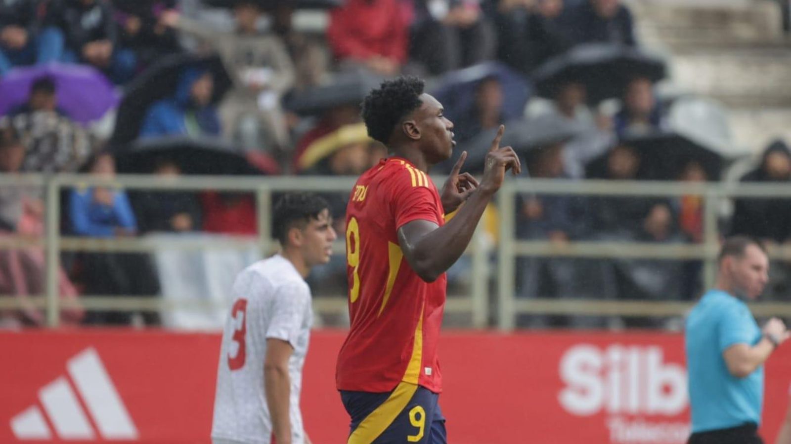 Roberto, debut y gol con España sub 21