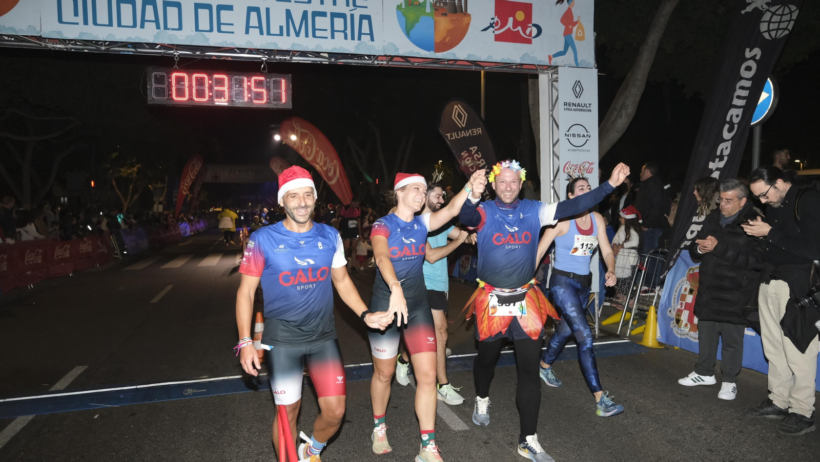 Imágenes de la XIV edición de la San Silvestre de Almería