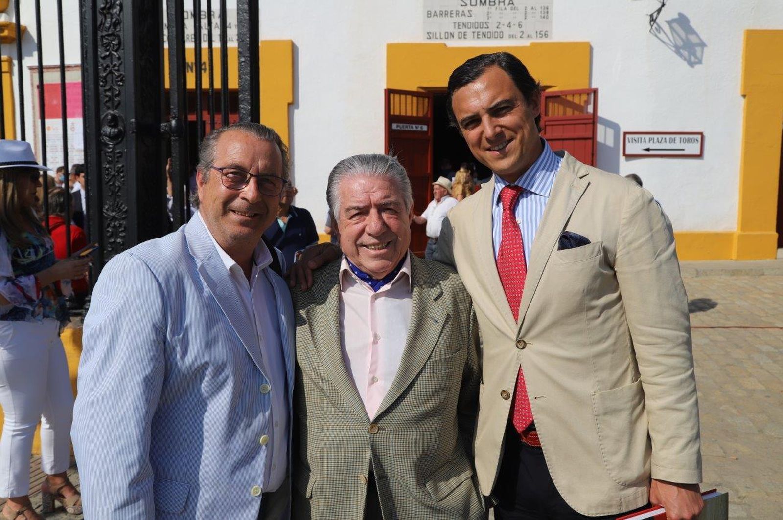 Las imágenes de los famosos y las autoridades en la corrida del sábado de Feria