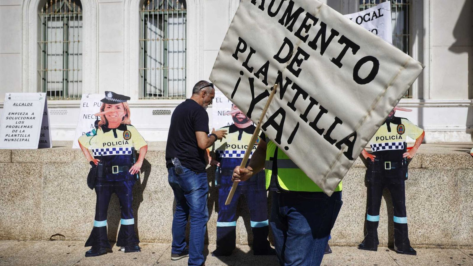 Otra imagen de la protesta llevada a cabo este jueves en la plaza Peral.