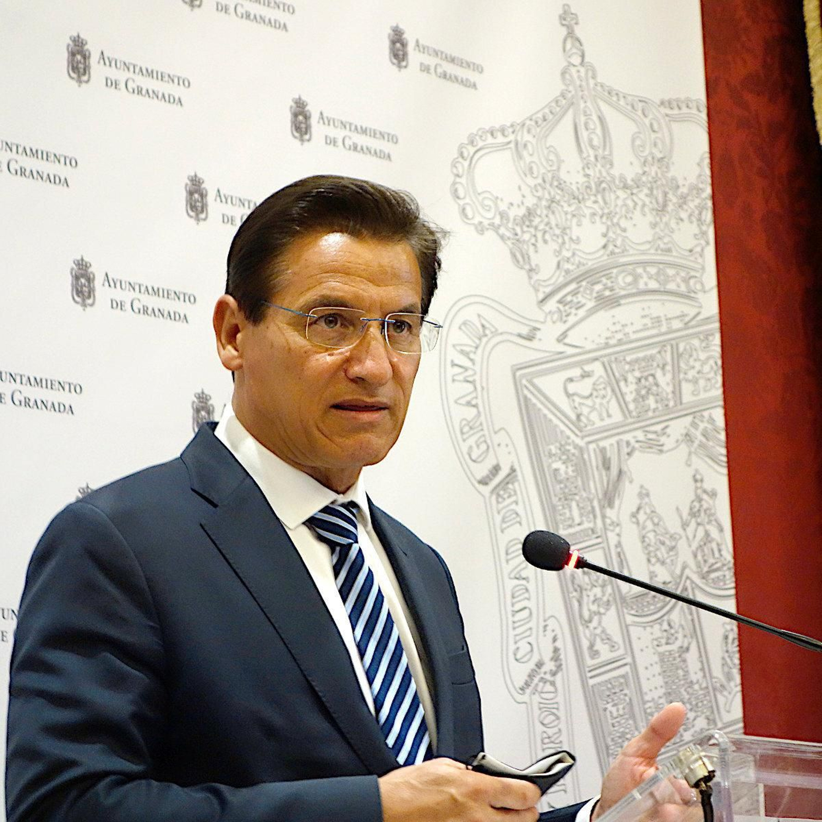 El alcalde de Granada ofrece a Salud espacios municipales para acelerar el proceso de vacunación