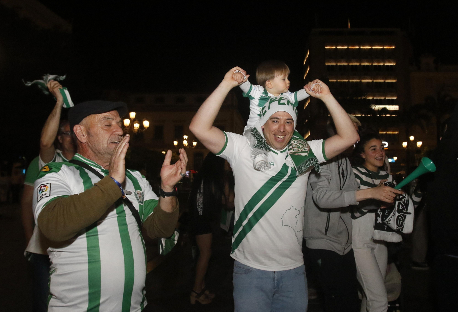 La fiesta de la afición del Córdoba CF en Las Tendillas