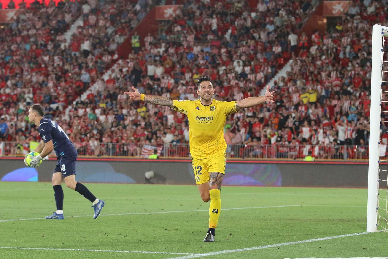 Las imágenes de la decepción de los aficionados del Almería