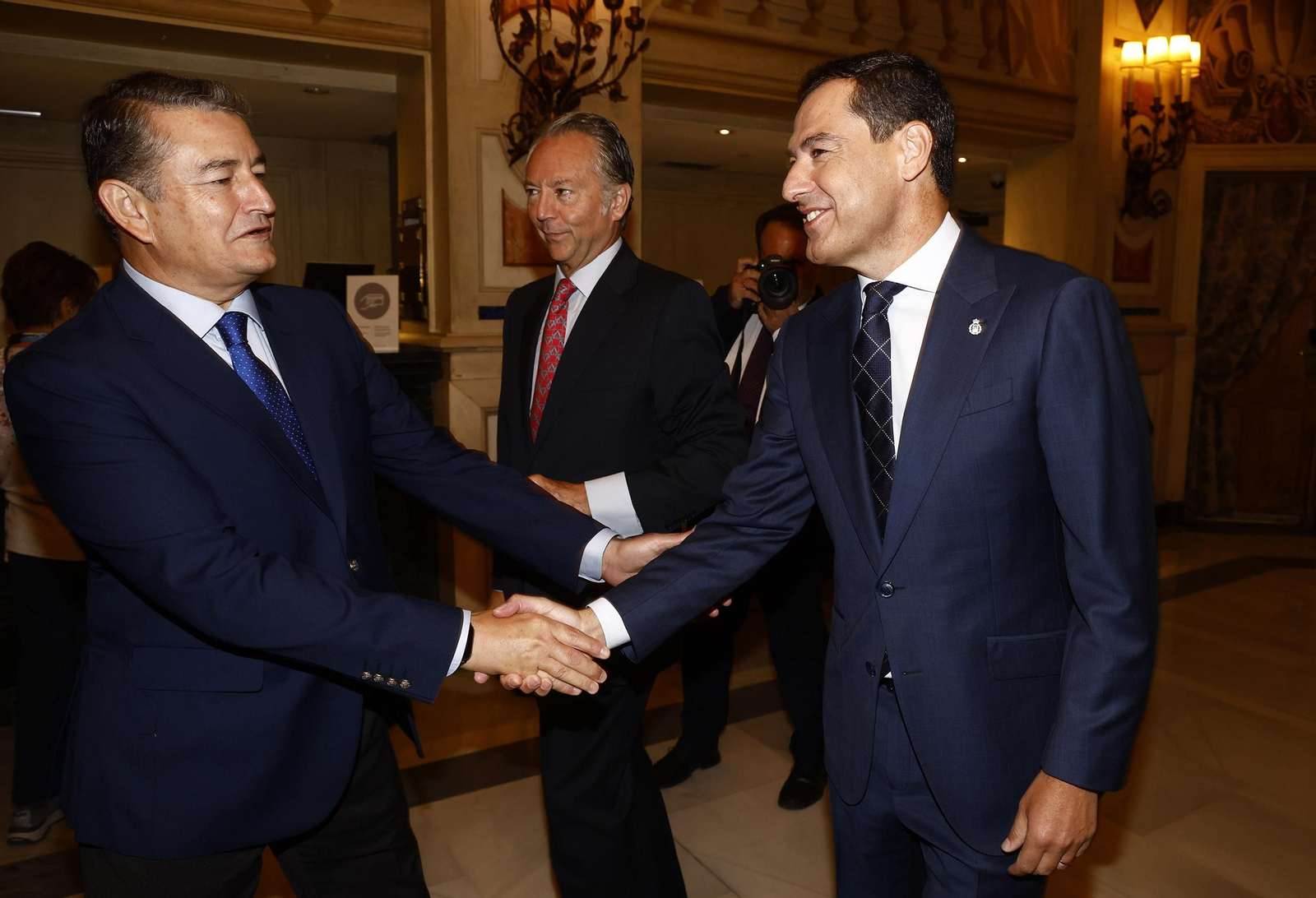 Foro Joly con Juanma Moreno en Madrid, todas las imágenes