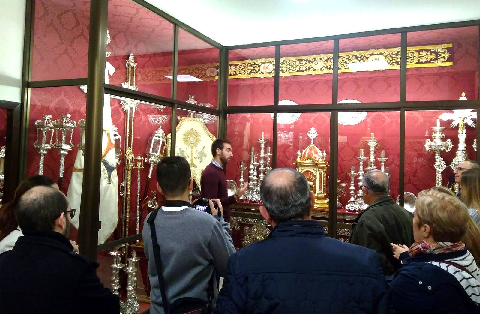 Visita a la casa de hermandad de Medinaceli, en la ruta de Arte Cofrade.