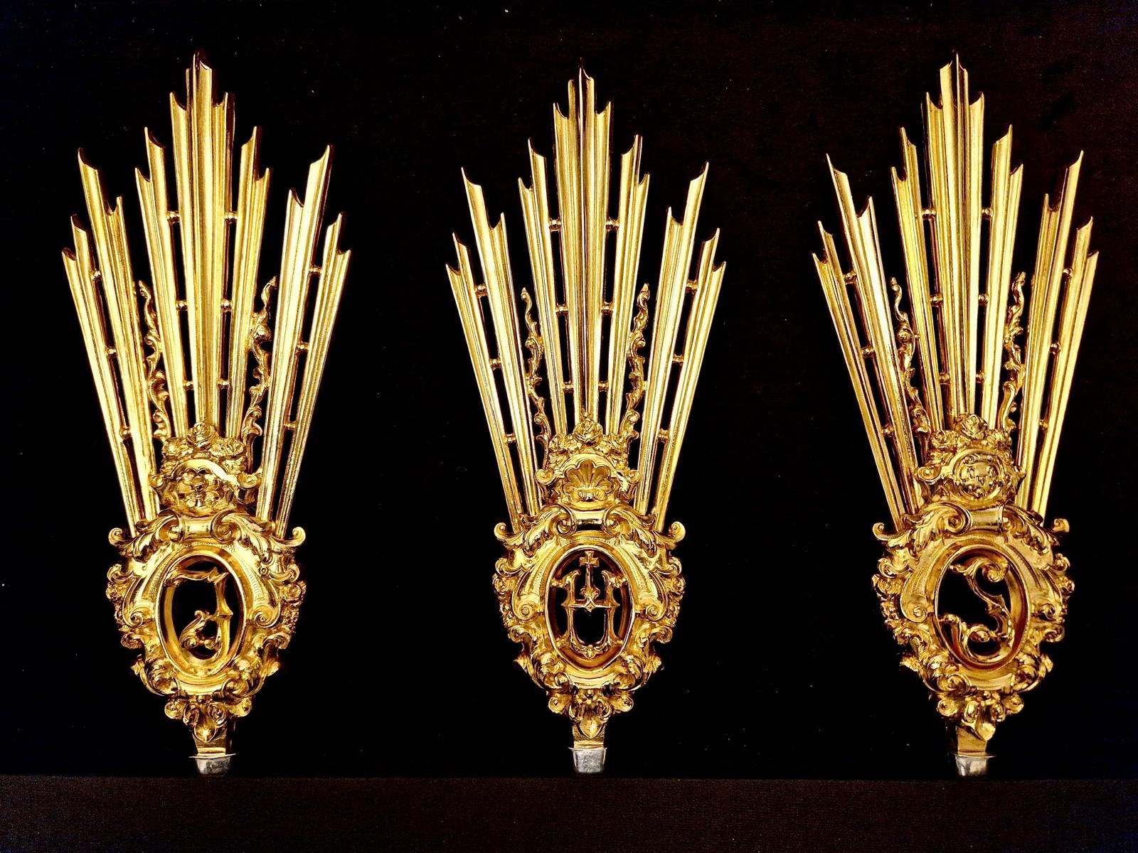 Las potencias presentan motivos alusivos a la advocación del Señor