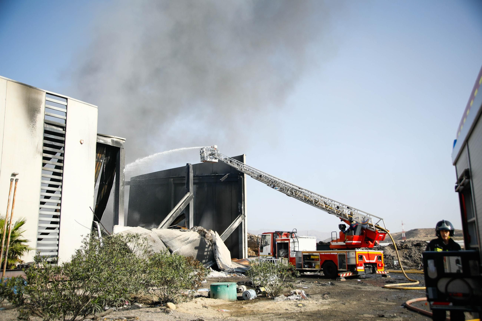 Nuevo incendio en la nave de Hintes Oil Europa en el PITA