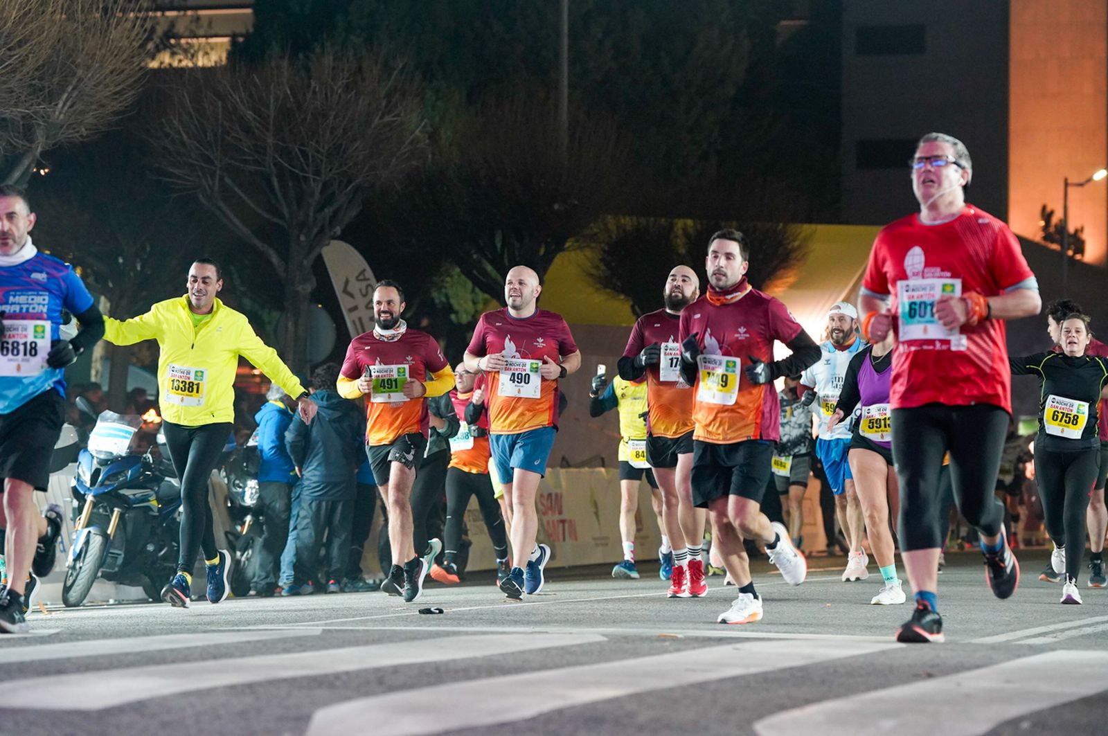 En imágenes: búscate en tu llegada a meta de la Carrera de San Antón 2026 (13)