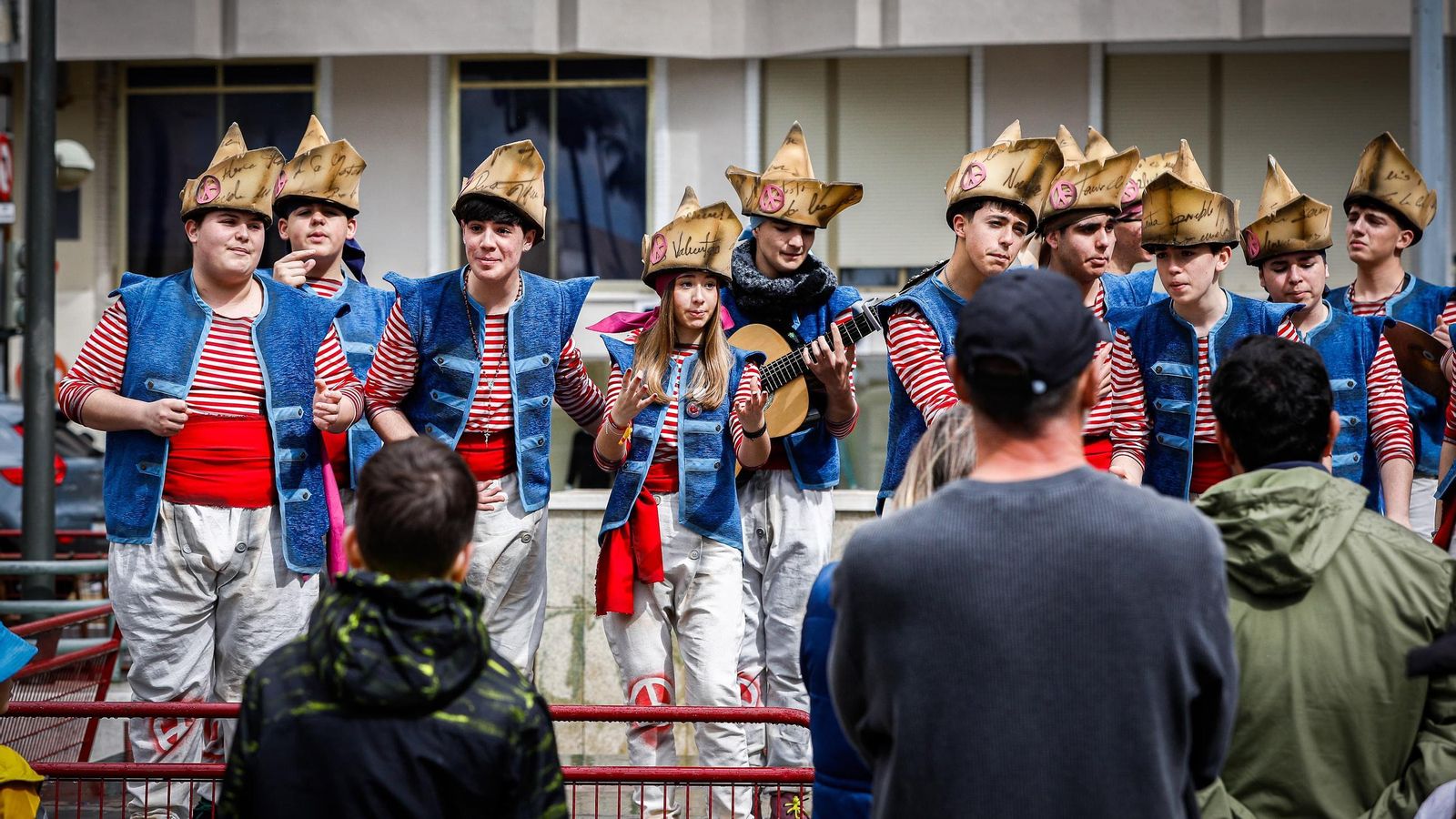 Las mejores imágenes del primer domingo de Carnaval de Cádiz