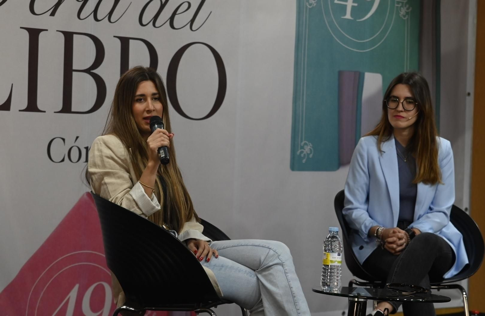 La multitudinaria presentación de Mercedes Ron en la Feria del Libro de Córdoba, en imágenes