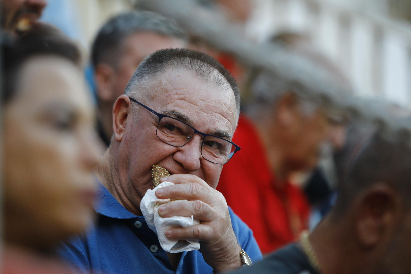 Las imágenes del ambiente del tendido en la novillada de la Feria Taurina de Almería