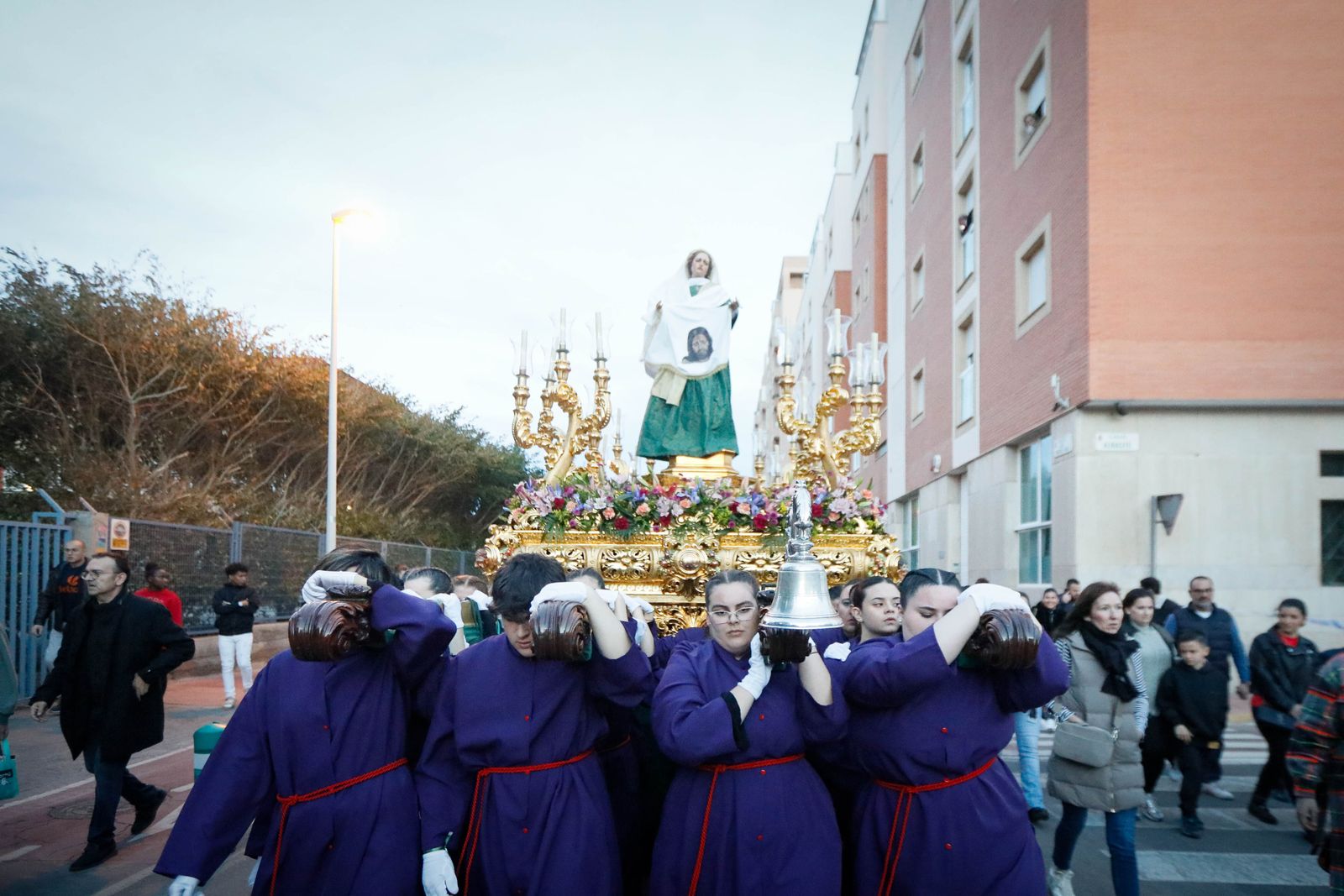 La procesión del Encuentro, en imágenes