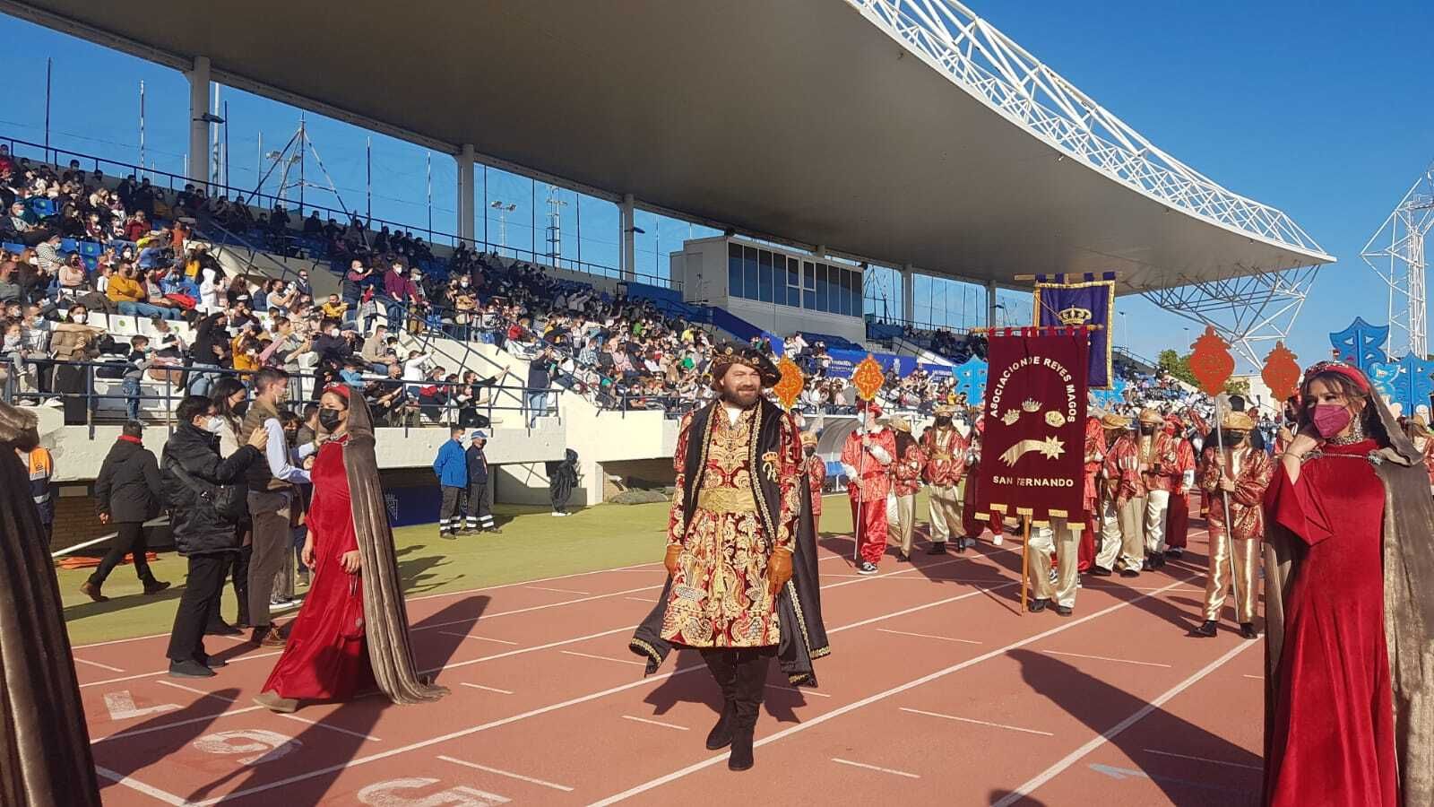 Los Reyes Magos llegan en helicóptero a San Fernando.