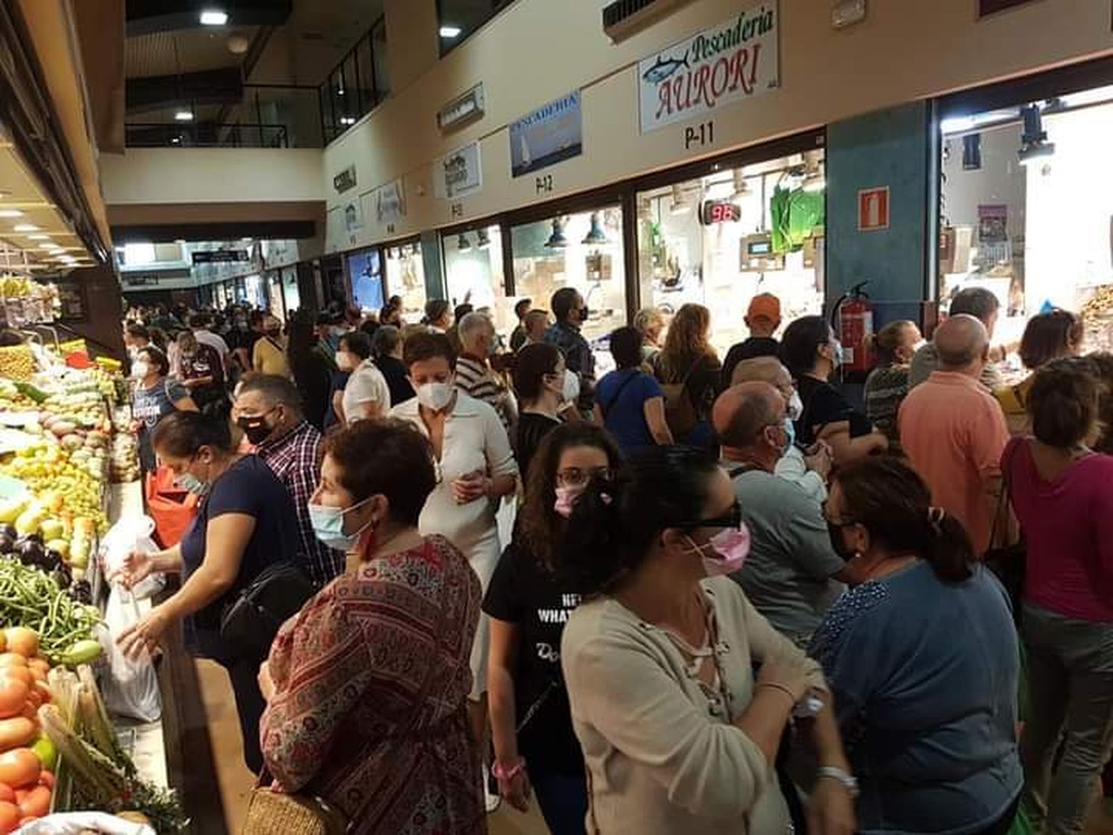 Uno de los pasillos del mercado de abastos de Chiclana, en una imagen de archivo.