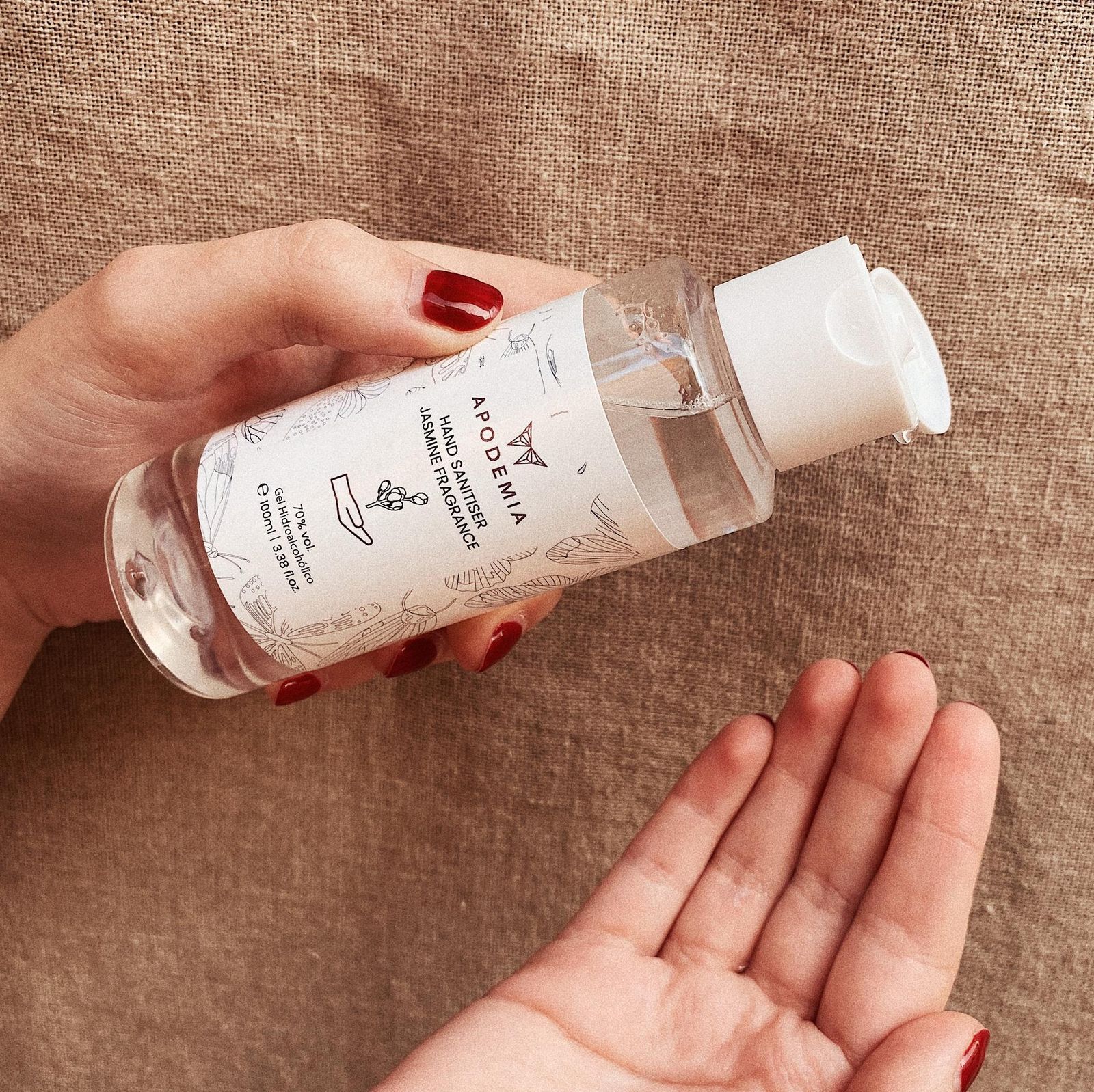 El nuevo gel hidroalcohólico de Apodemia cuanta con el olor característico de las tiendas de la firma.