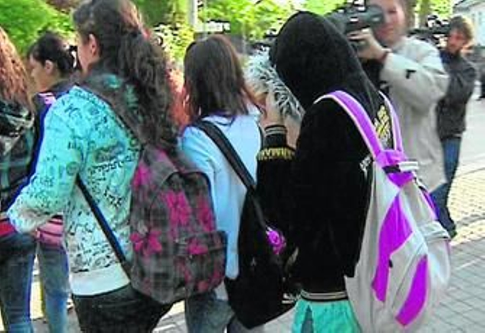 La niña que quiere ir a clase con el velo islámico cambia de instituto