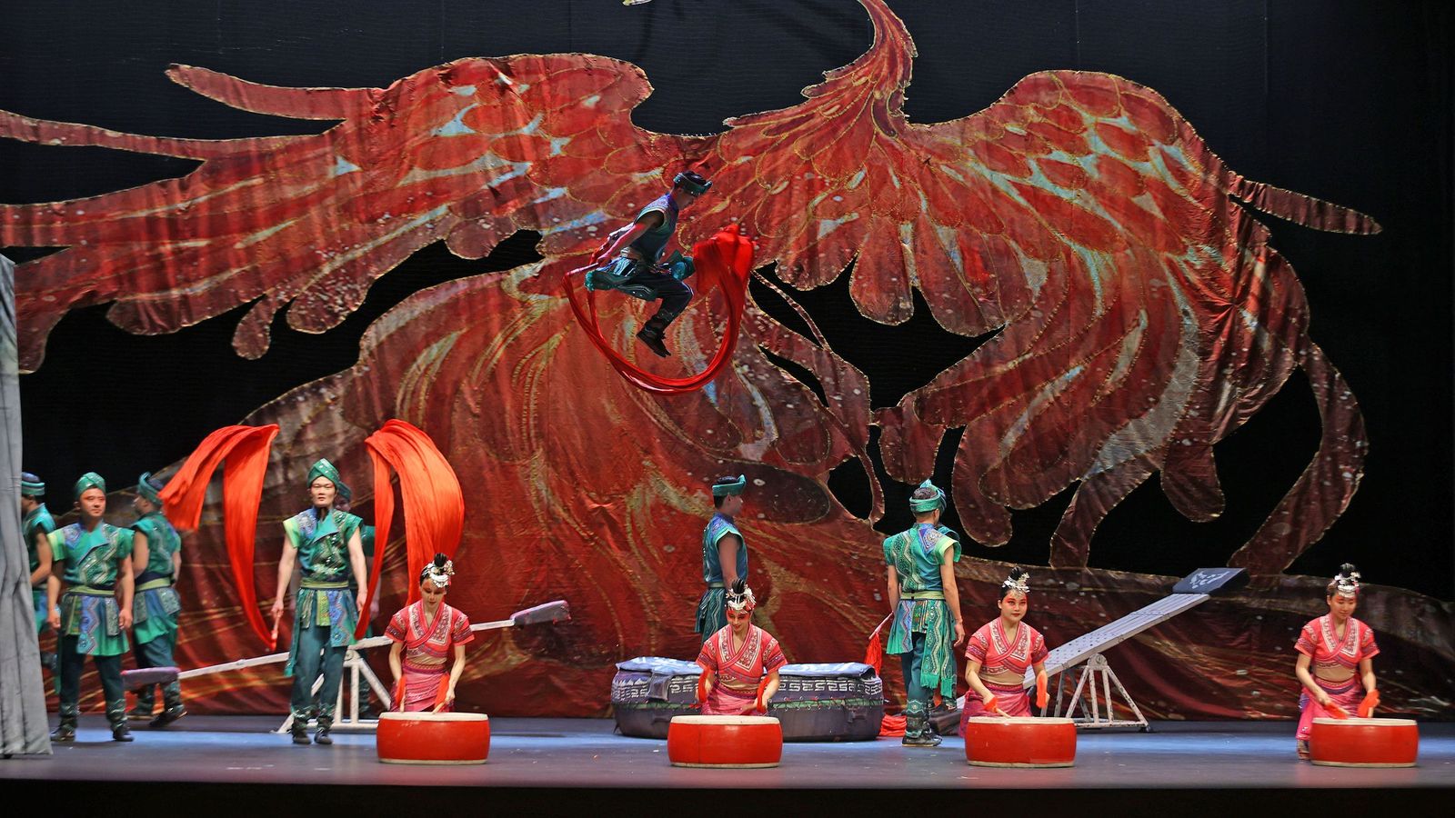 Imágenes del 'Gran Circo Acrobático de China' en el Teatro Villamarta