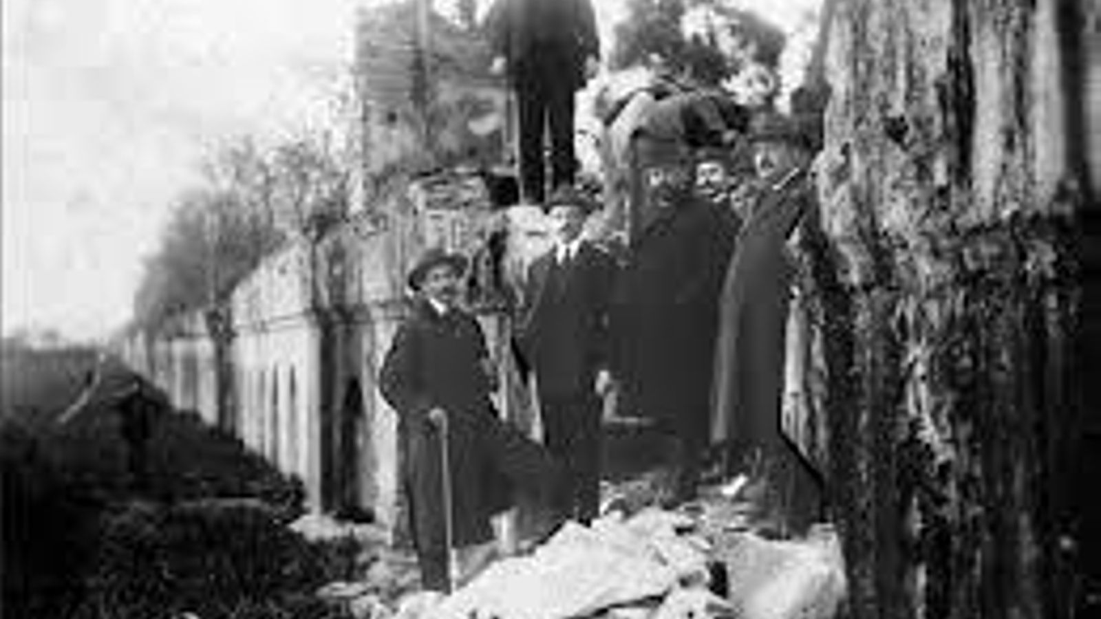 El derribo de los Caños de Carmona en 1912