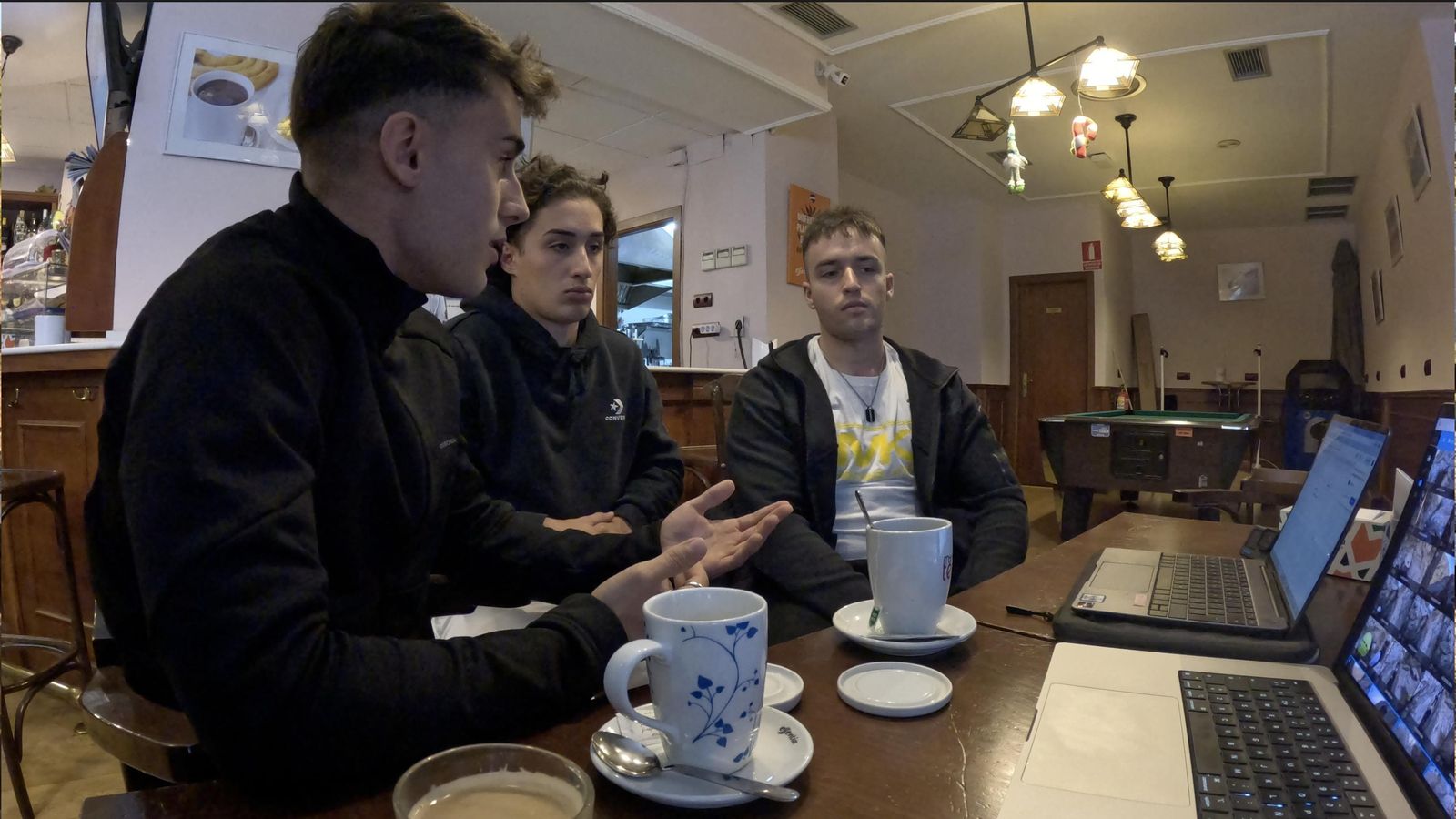 Los jóvenes duranta los encuentros de preparación.
