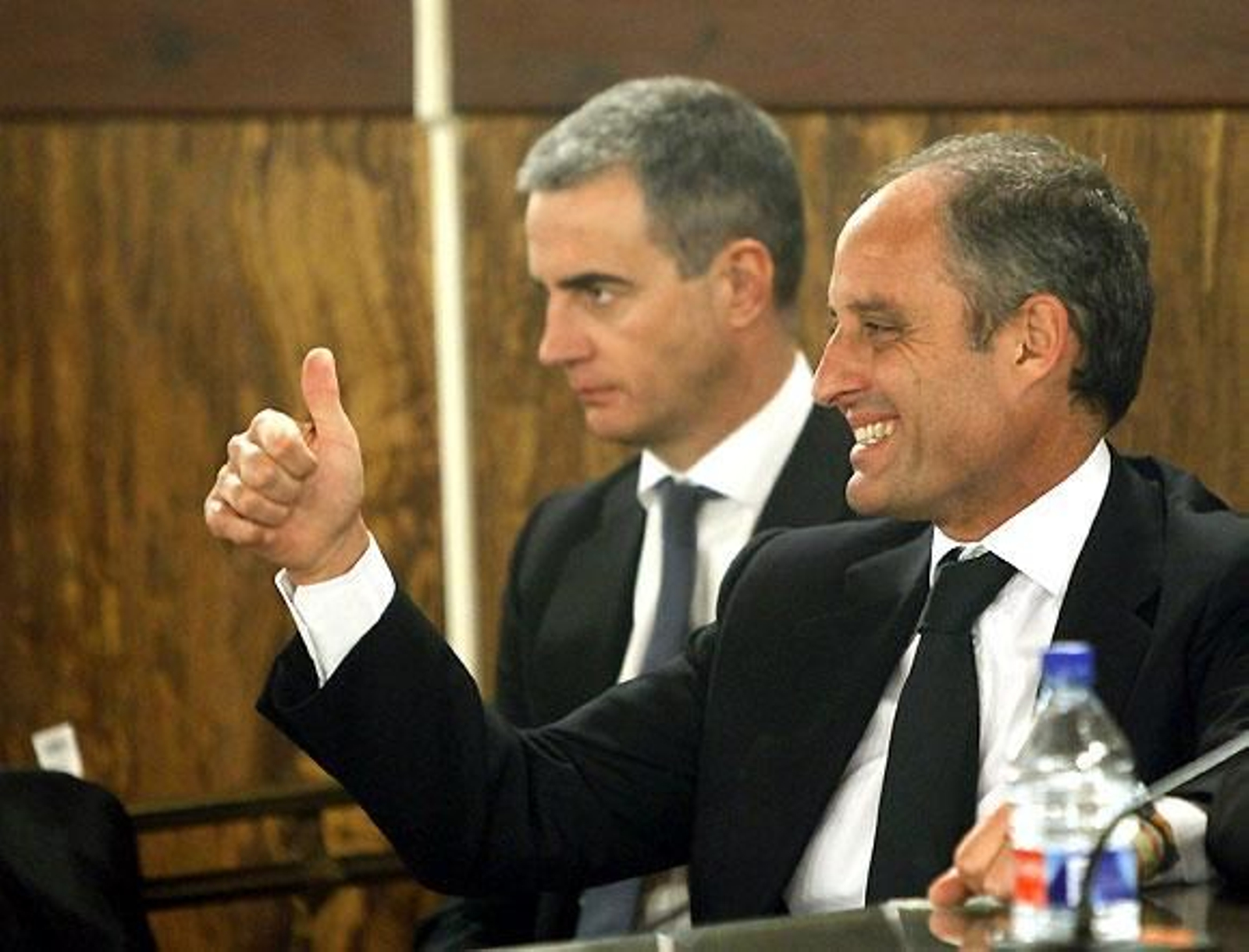 El jurado declara no culpables a Camps y Costa