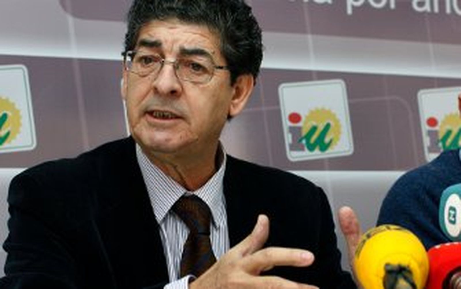 Valderas llama a Aqualia a "reflexionar"