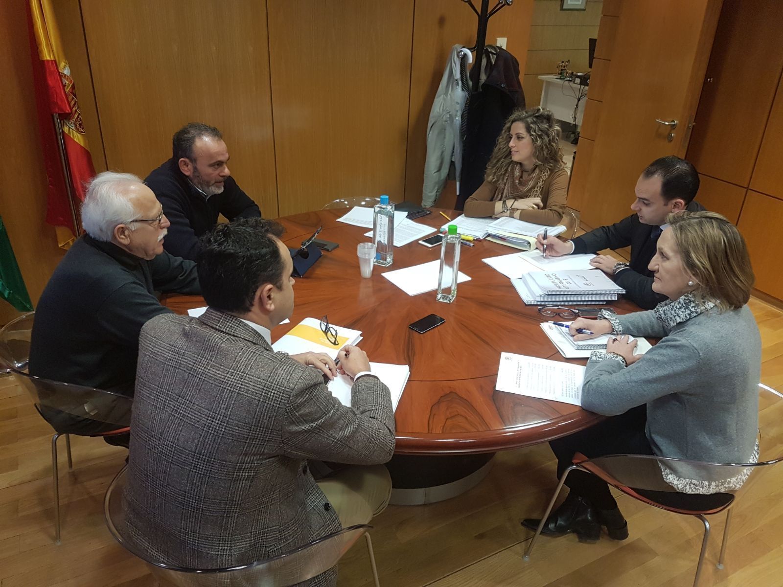 La reunión entre ambos partidos se celebró en la sede de Hacienda.