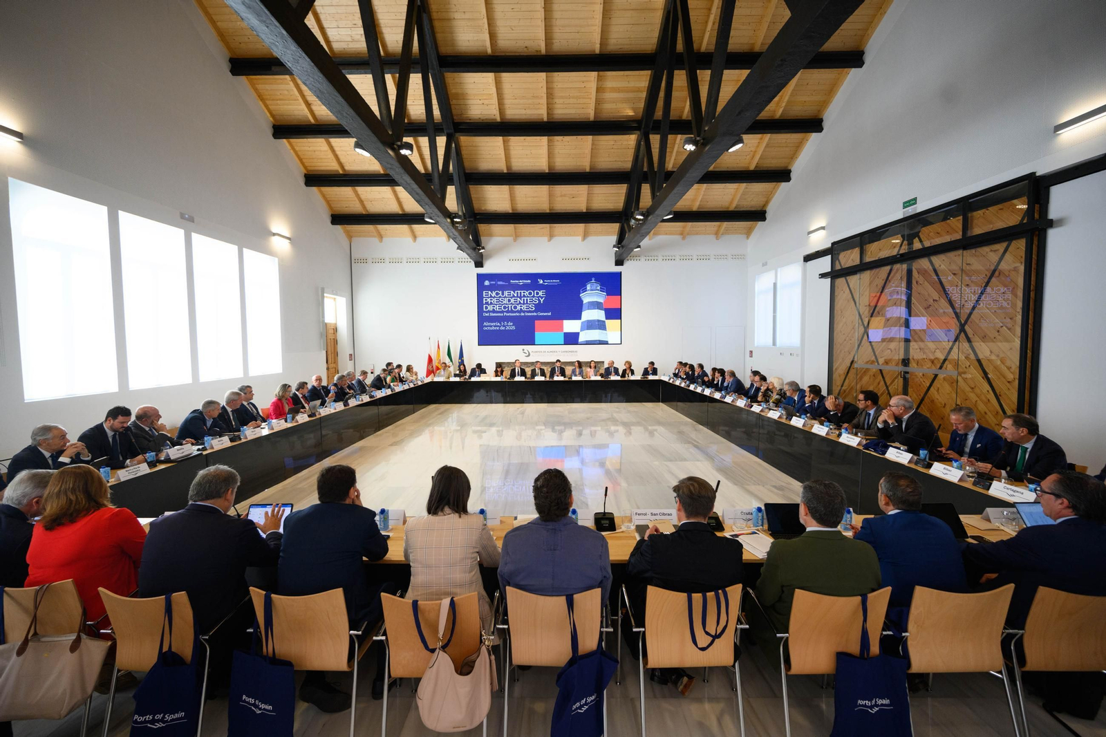 Encuentro de presidentes y directores organizado por Puertos del Estado en el Edificio Varadero del Puerto de Almería