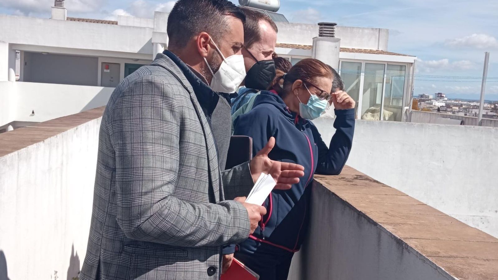 José Antonio Díaz, durante su visita a Santiago con vecinos afectados.