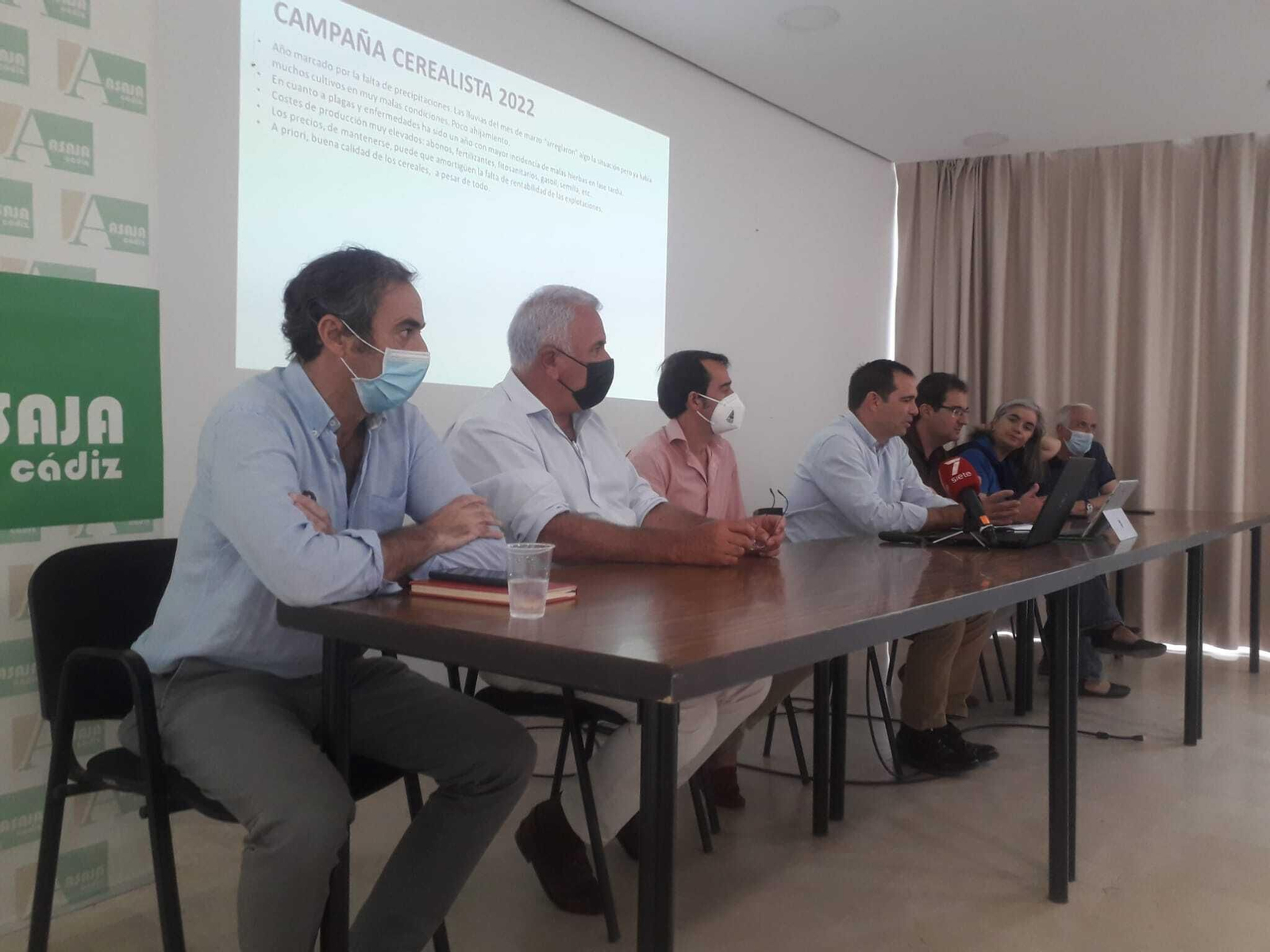 Responsables de Asaja-Cádiz junto a representantes de las cooperativas ceralistas de la provincia.