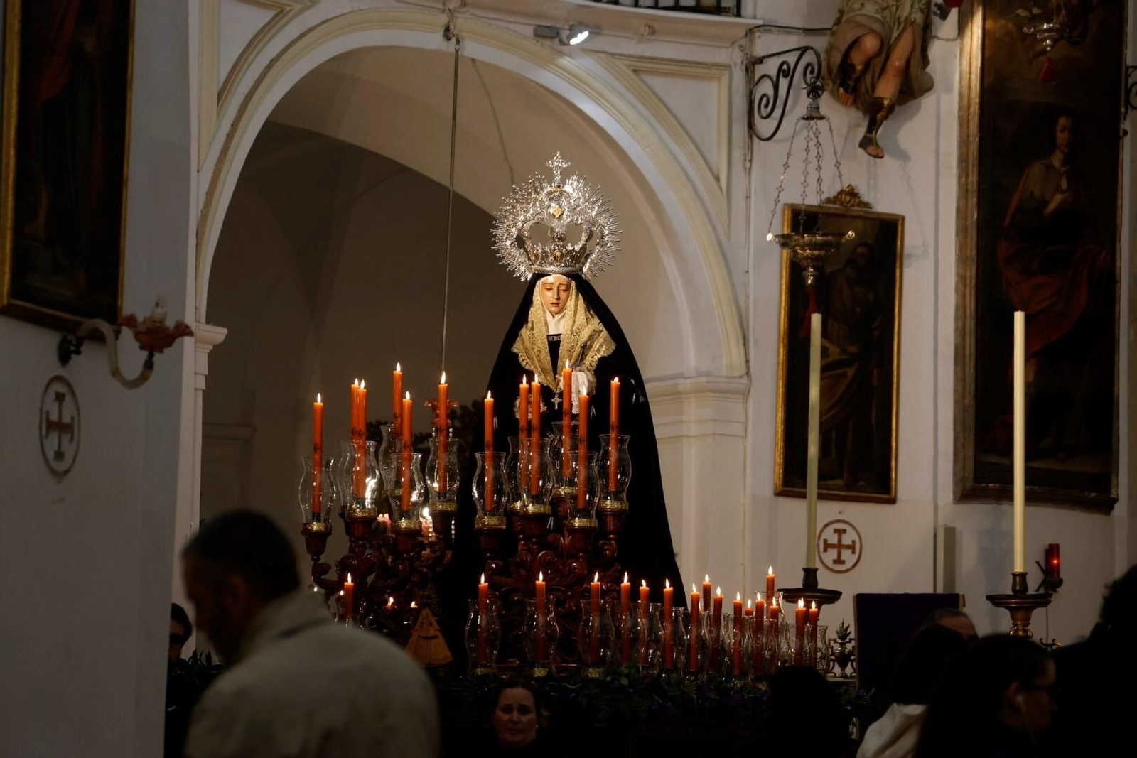 Rezos en San Rafael a la Universitaria en este Martes Santo de Córdoba, en imágenes