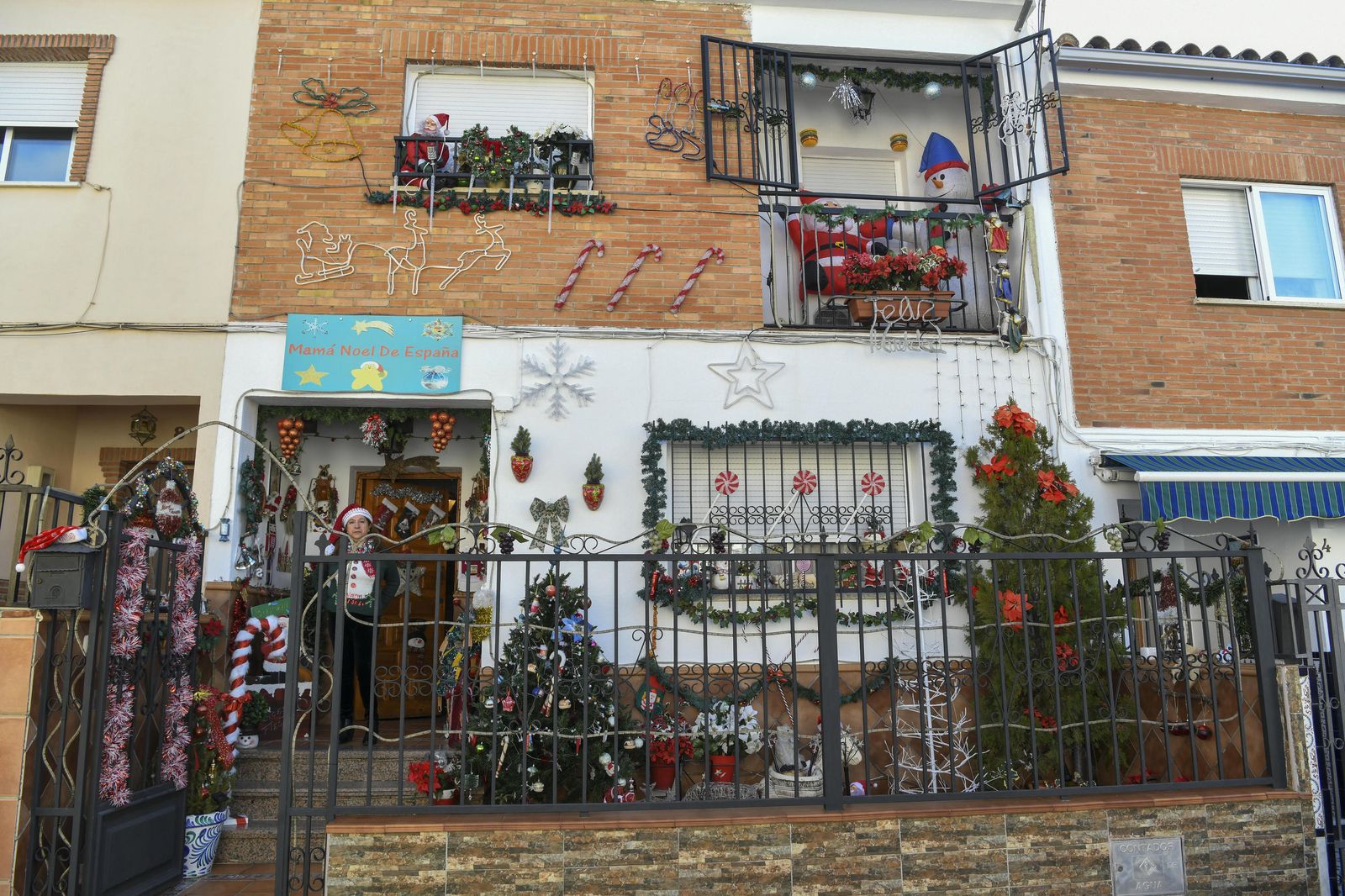 Fotos de la casa decorada por Navidad de la Mamá Noel de España