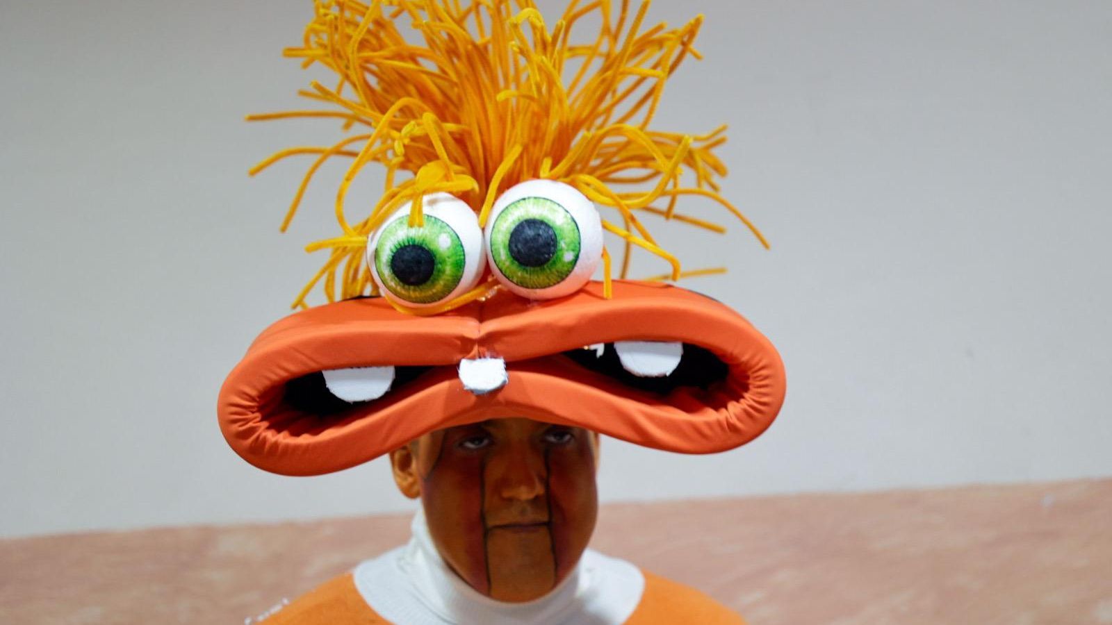 Uno de los chirigoteros de 'Los cabecita loca' representando a Ansiedad.