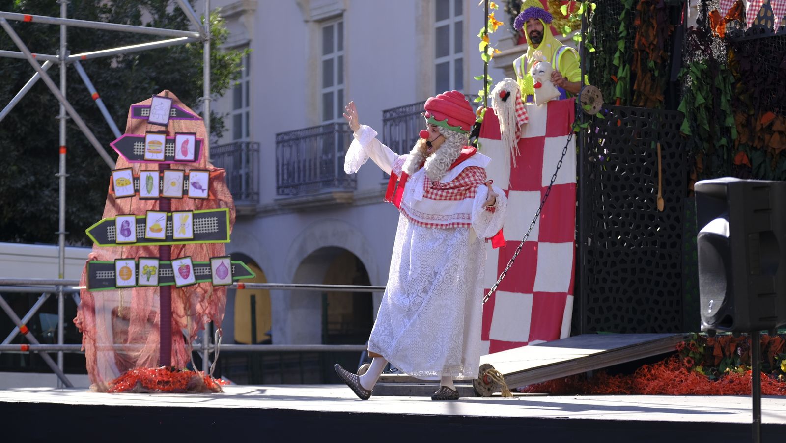 Imágenes del teatro infantil del navidad, en la Plaza Vieja de Almería