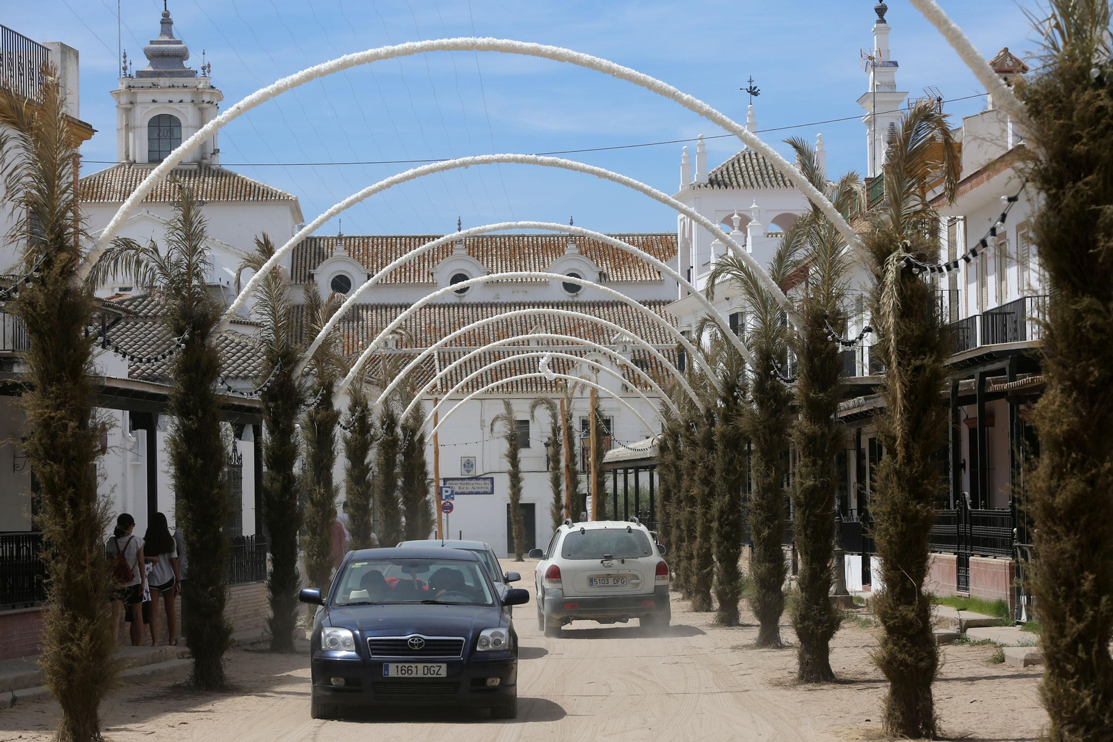 Imágenes de los preparativos en almonte y el Rocío para la venida de la Virgen