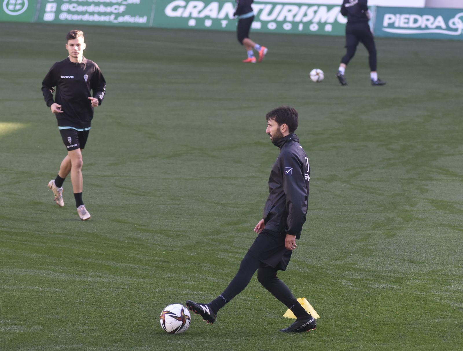El regreso al trabajo del Córdoba CF tras el parón navideño, en imágenes